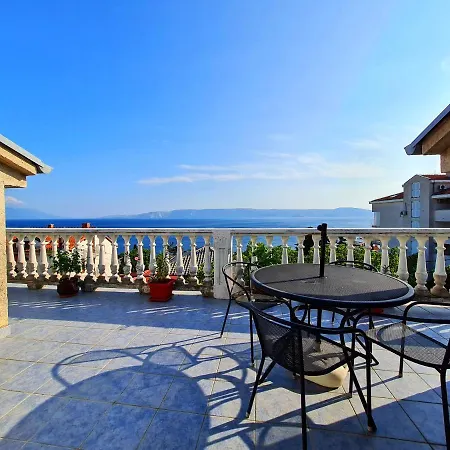 Tea Apartmán Novi Vinodolski